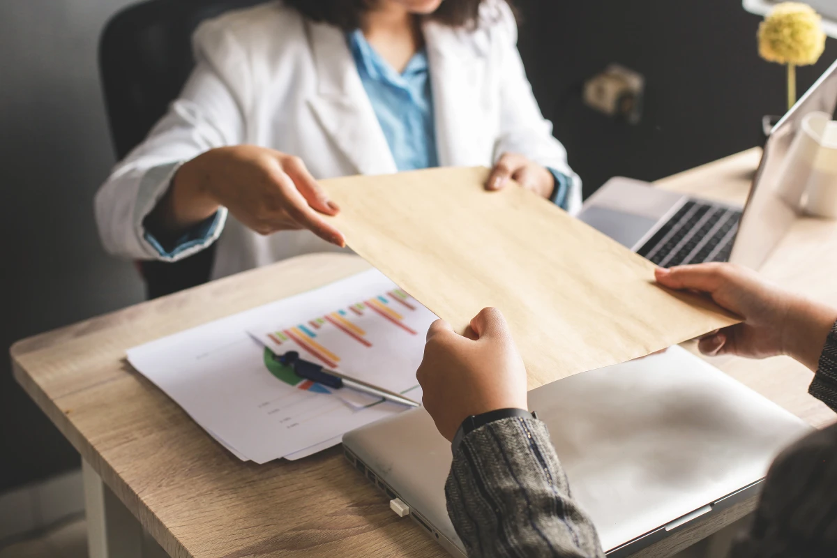 Régulation des contrats de cession de droits dans les industries créatives